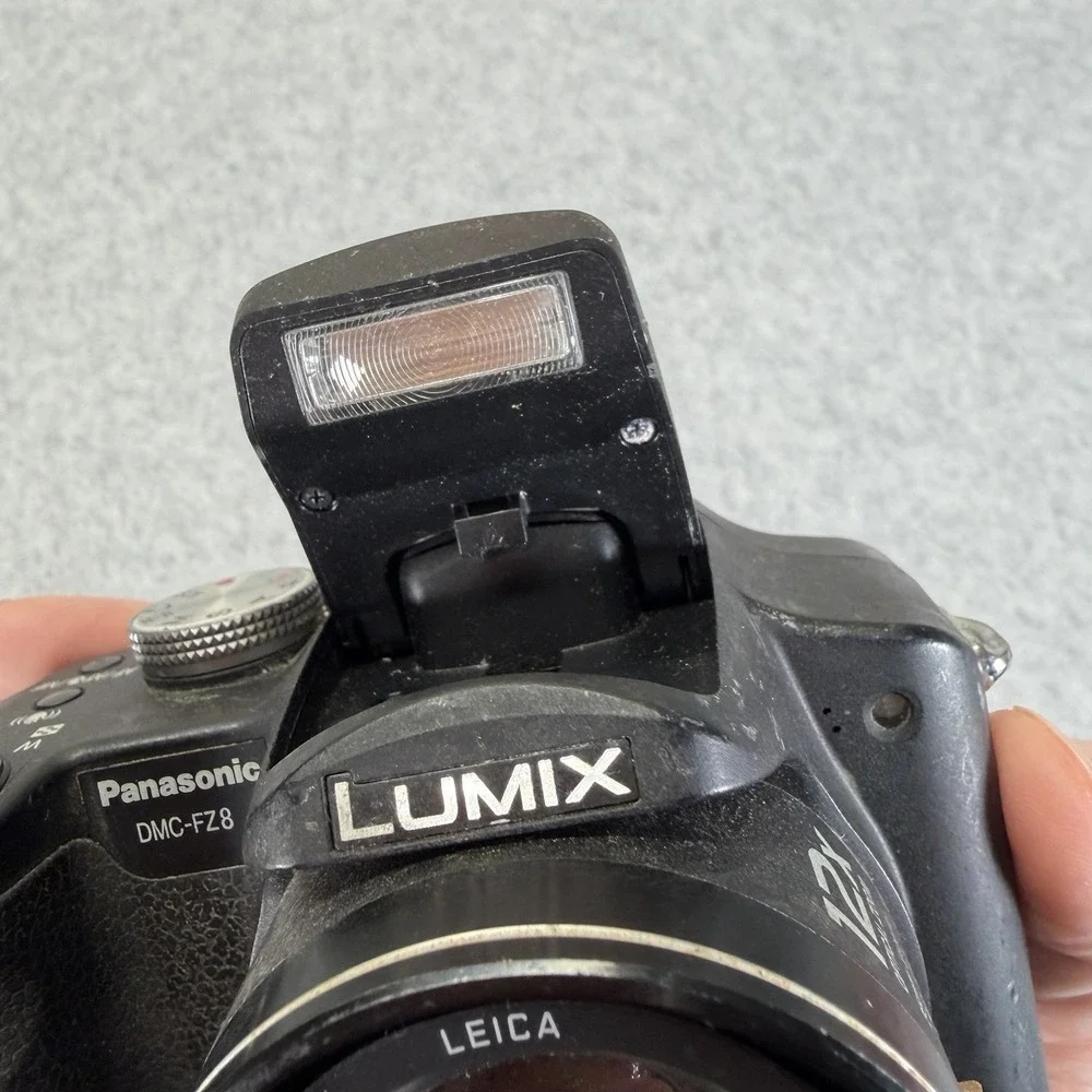 Panasonic LUMIX DMC-FZ8 7.2MP Digital Camera Black Untested For Parts